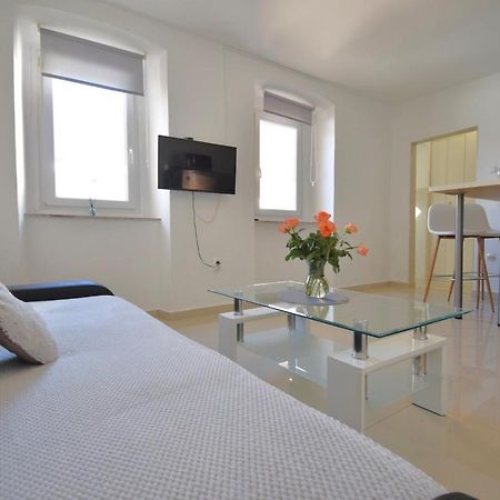 PUY City Centre Apartment With Terrace 2 מראה חיצוני תמונה