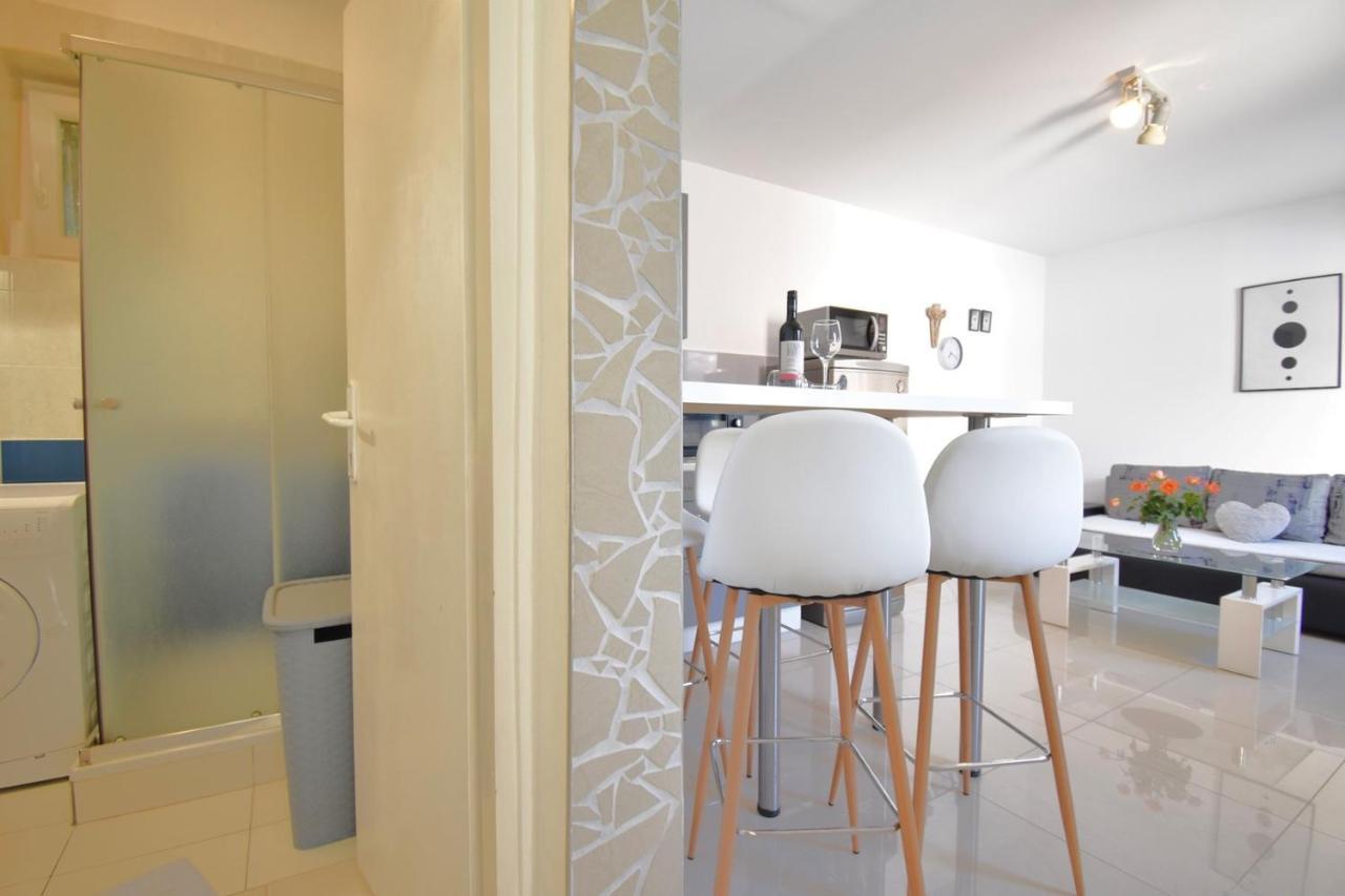 PUY City Centre Apartment With Terrace 2 מראה חיצוני תמונה