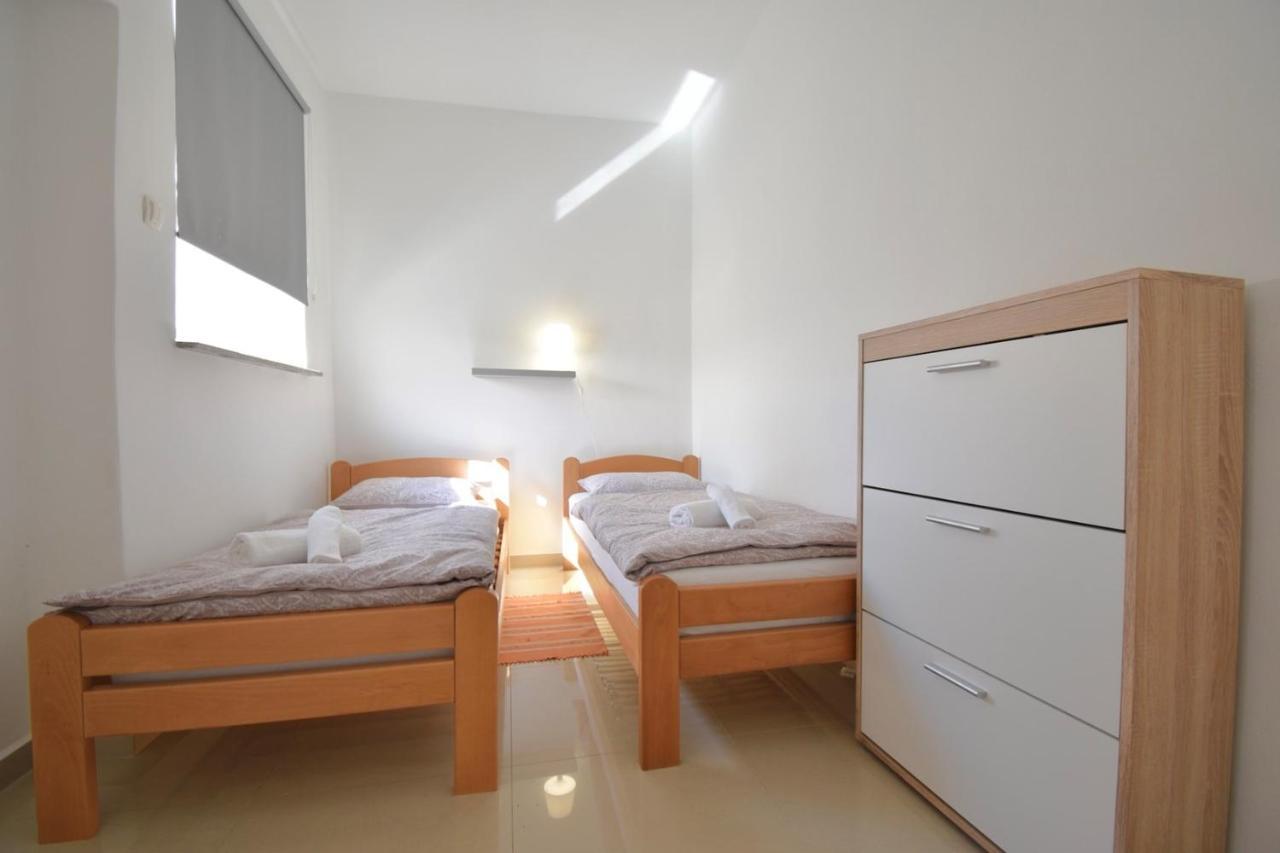 PUY City Centre Apartment With Terrace 2 מראה חיצוני תמונה