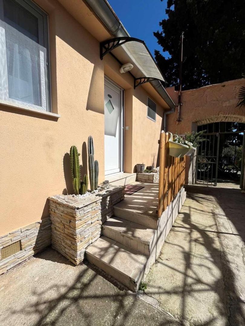PUY City Centre Apartment With Terrace 2 מראה חיצוני תמונה