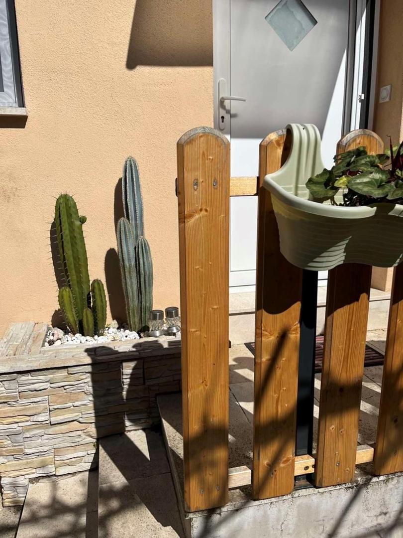 PUY City Centre Apartment With Terrace 2 מראה חיצוני תמונה